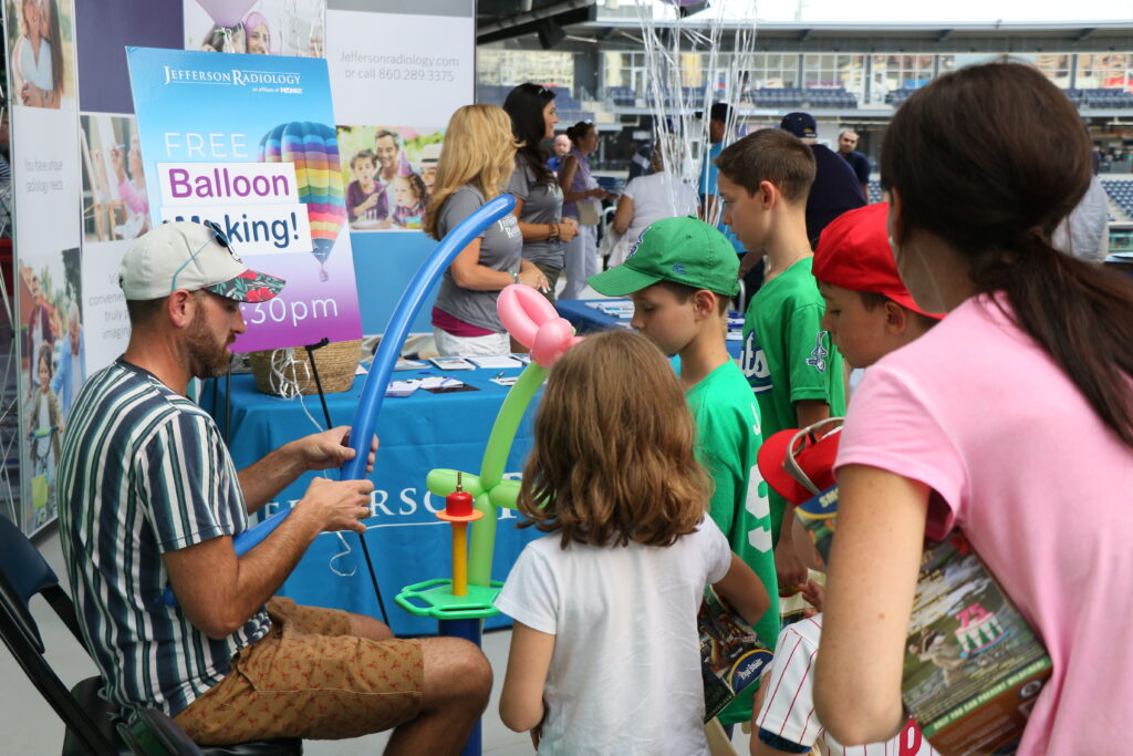 Balloon artist at the 2019 strike out cancer event hosted by Jefferson Radiology